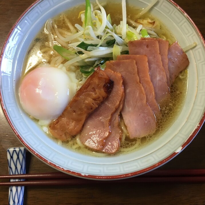 豚チャーシューたっぷりラーメン